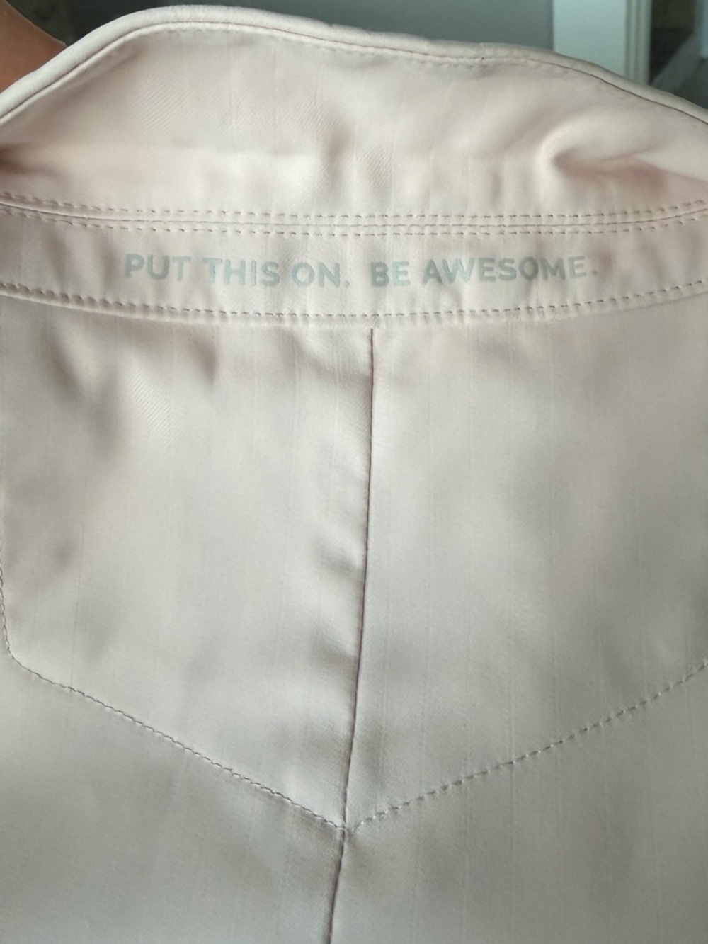 FIGS Women’s Bellevue Pink Powder Lab Coat: Limited Edition S - Picture 16 of 16